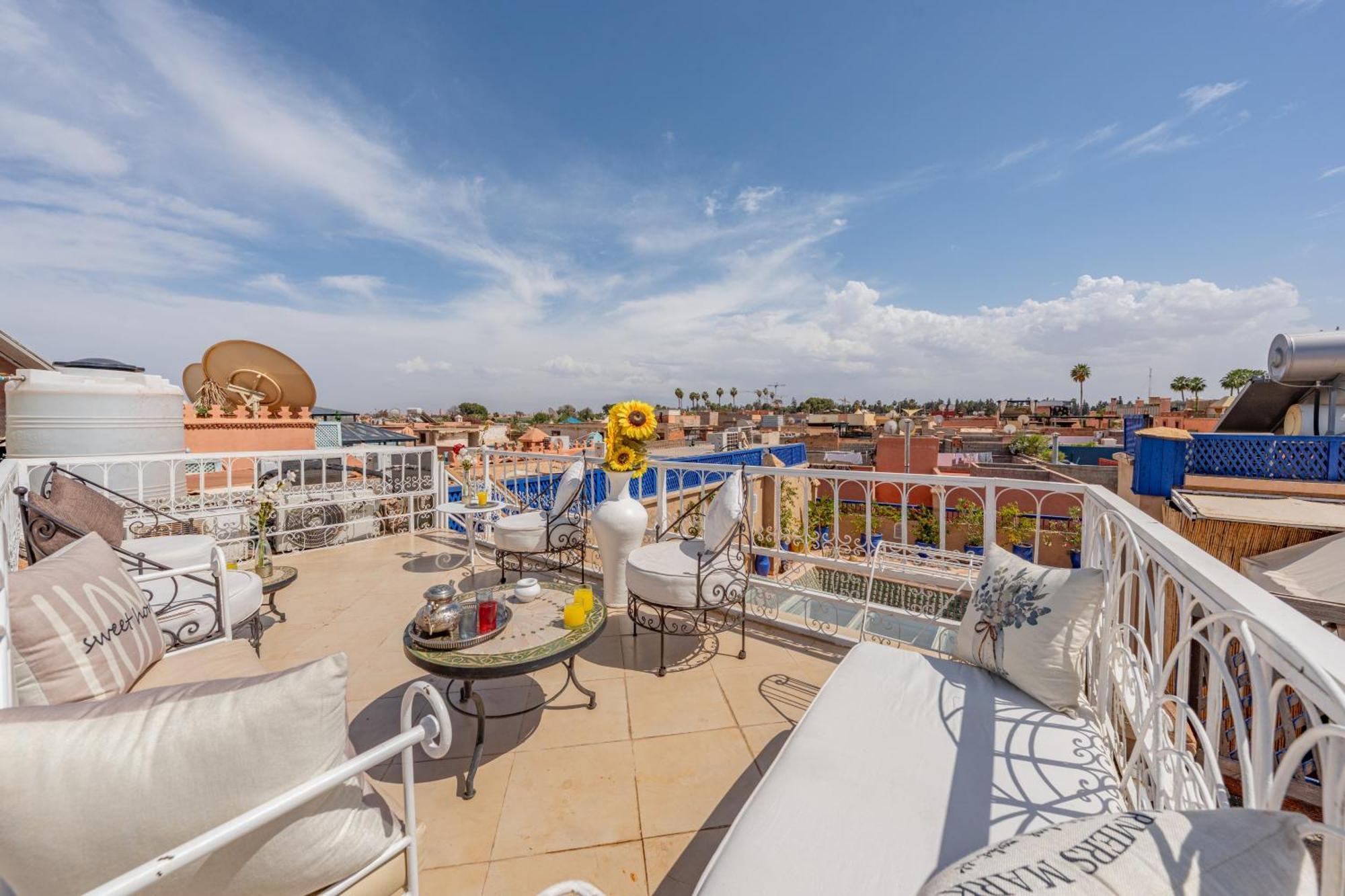 Riad Awinati Location Privatisee ,Piscine Chauffee , Beau Rooftop Marrakesh Exterior photo