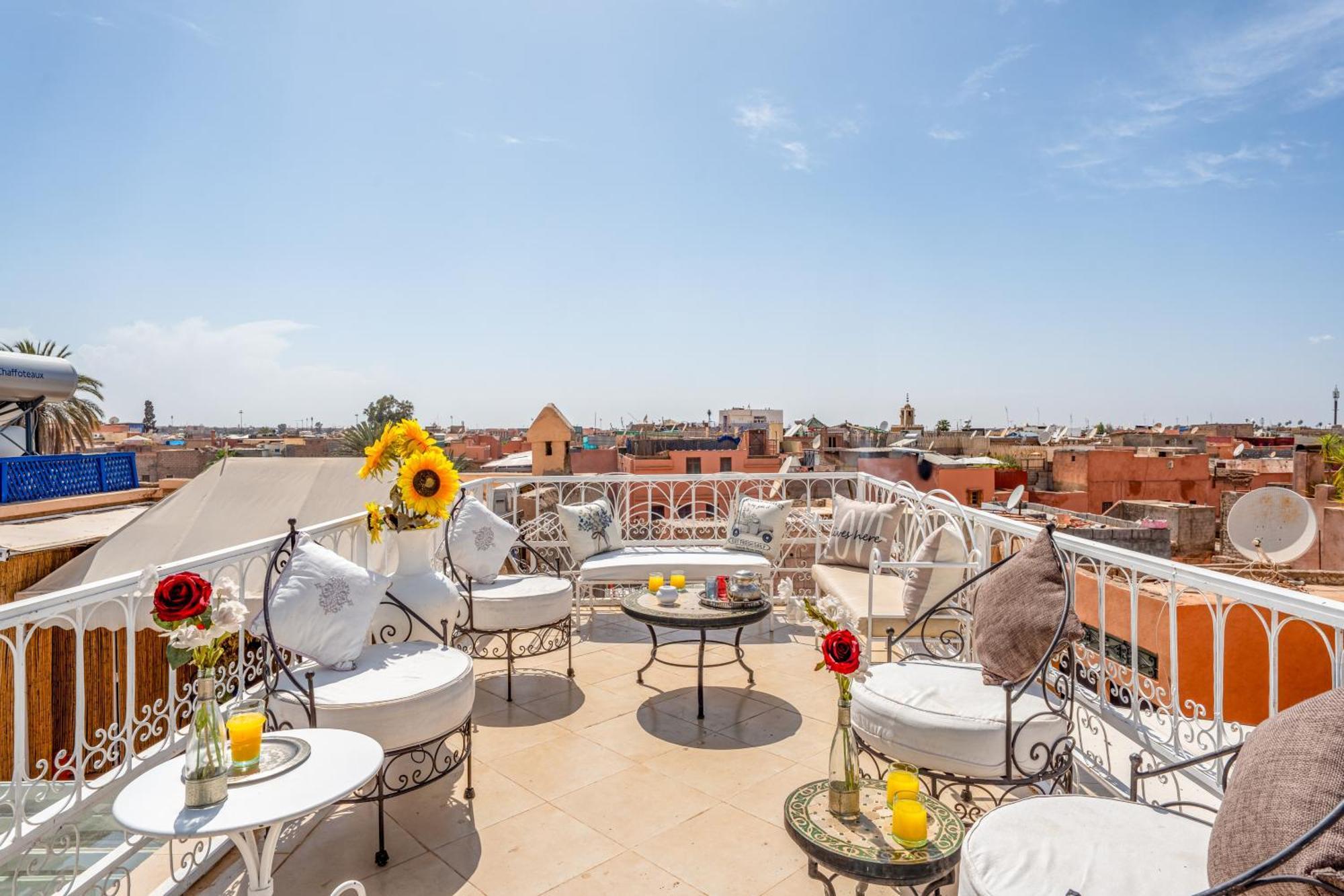 Riad Awinati Location Privatisee ,Piscine Chauffee , Beau Rooftop Marrakesh Exterior photo